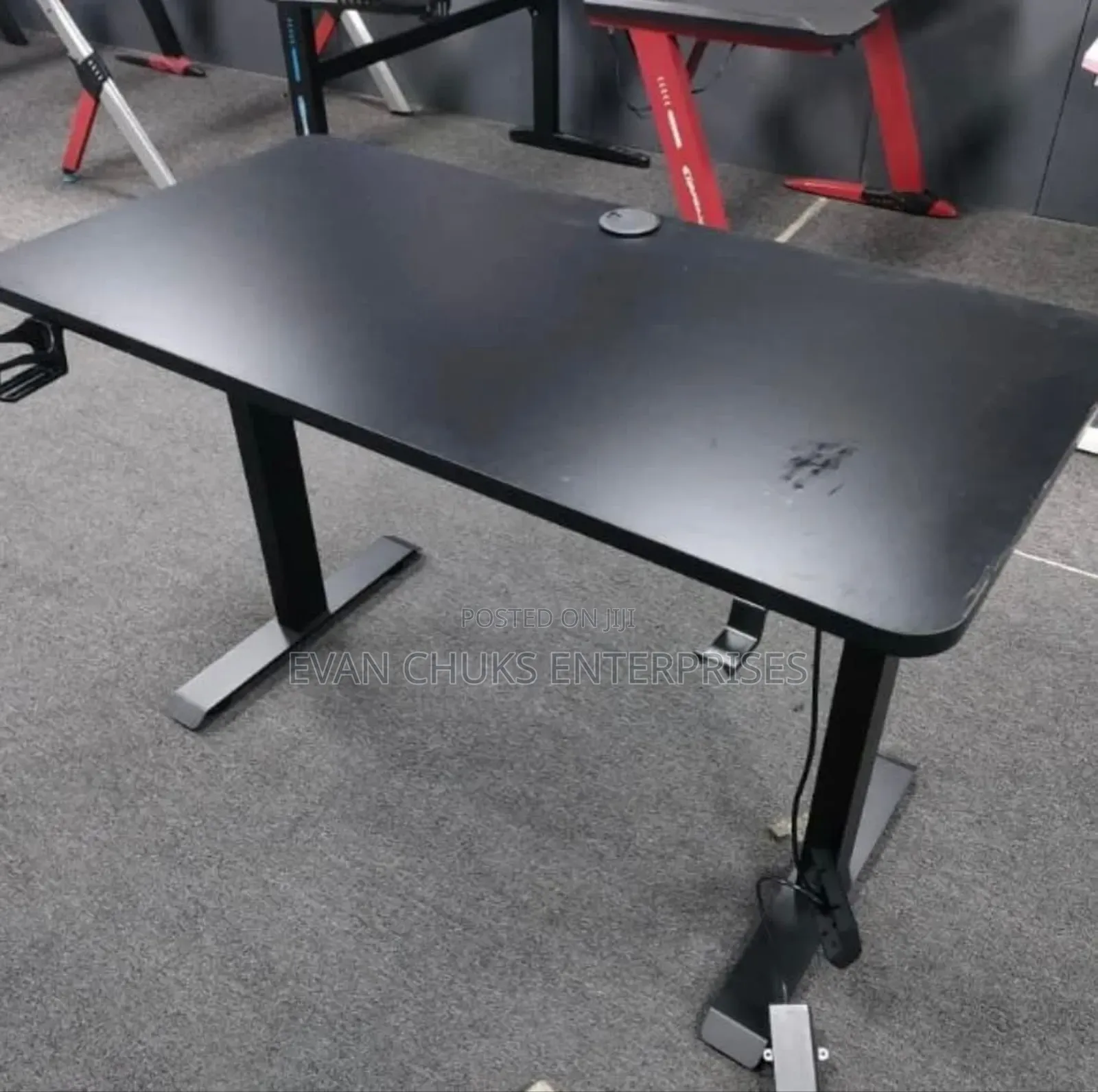 1.4 Adjustable Table