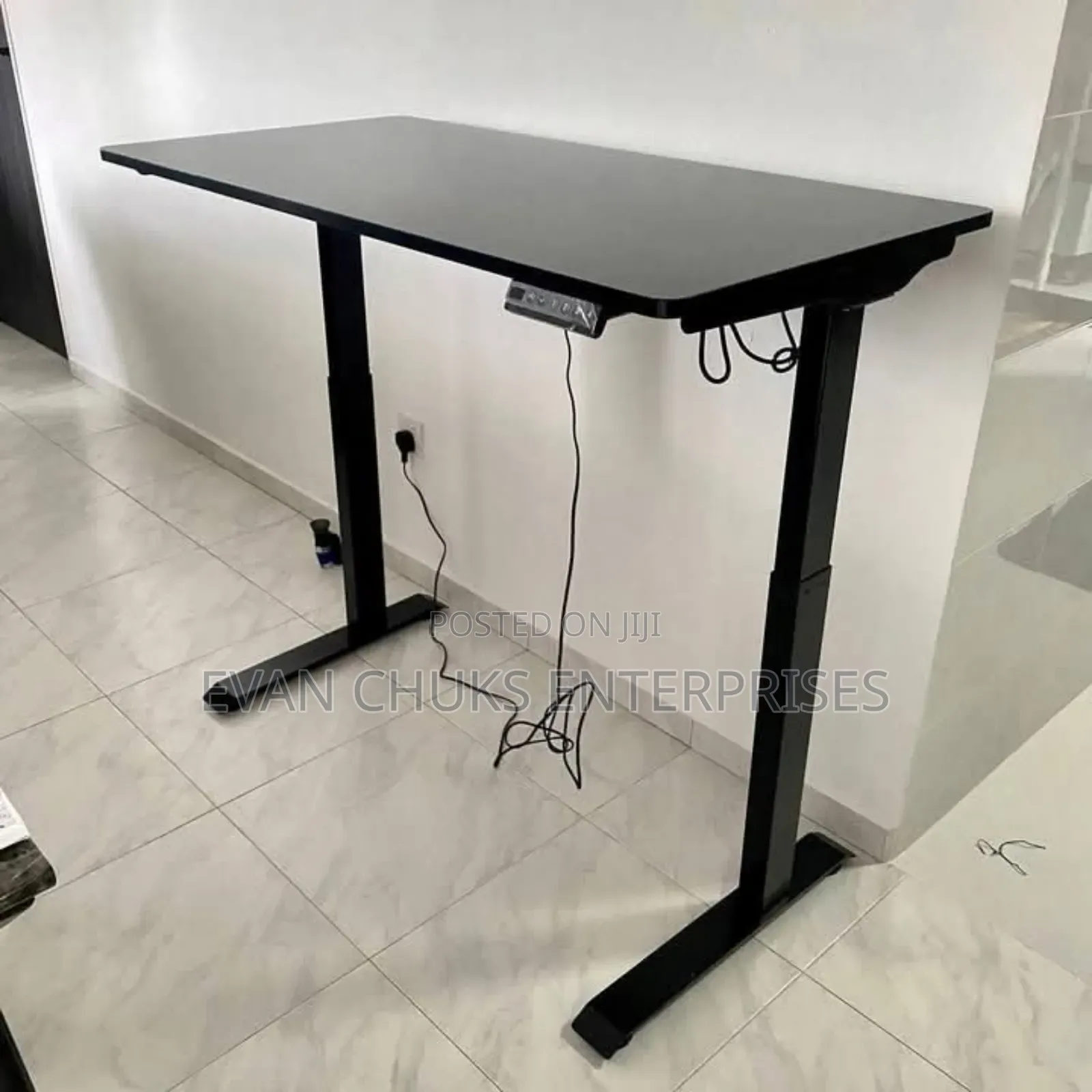 1.4 Adjustable Table