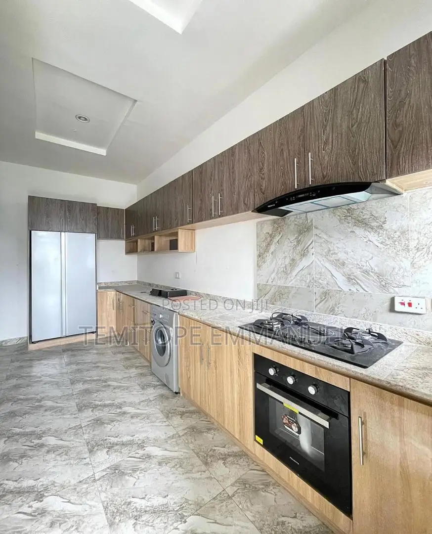 Furnished 20bdrm Duplex in Lekki for sale