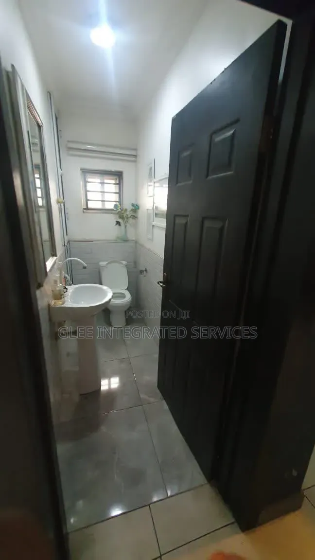 3bdrm Block of Flats in Akoka for sale