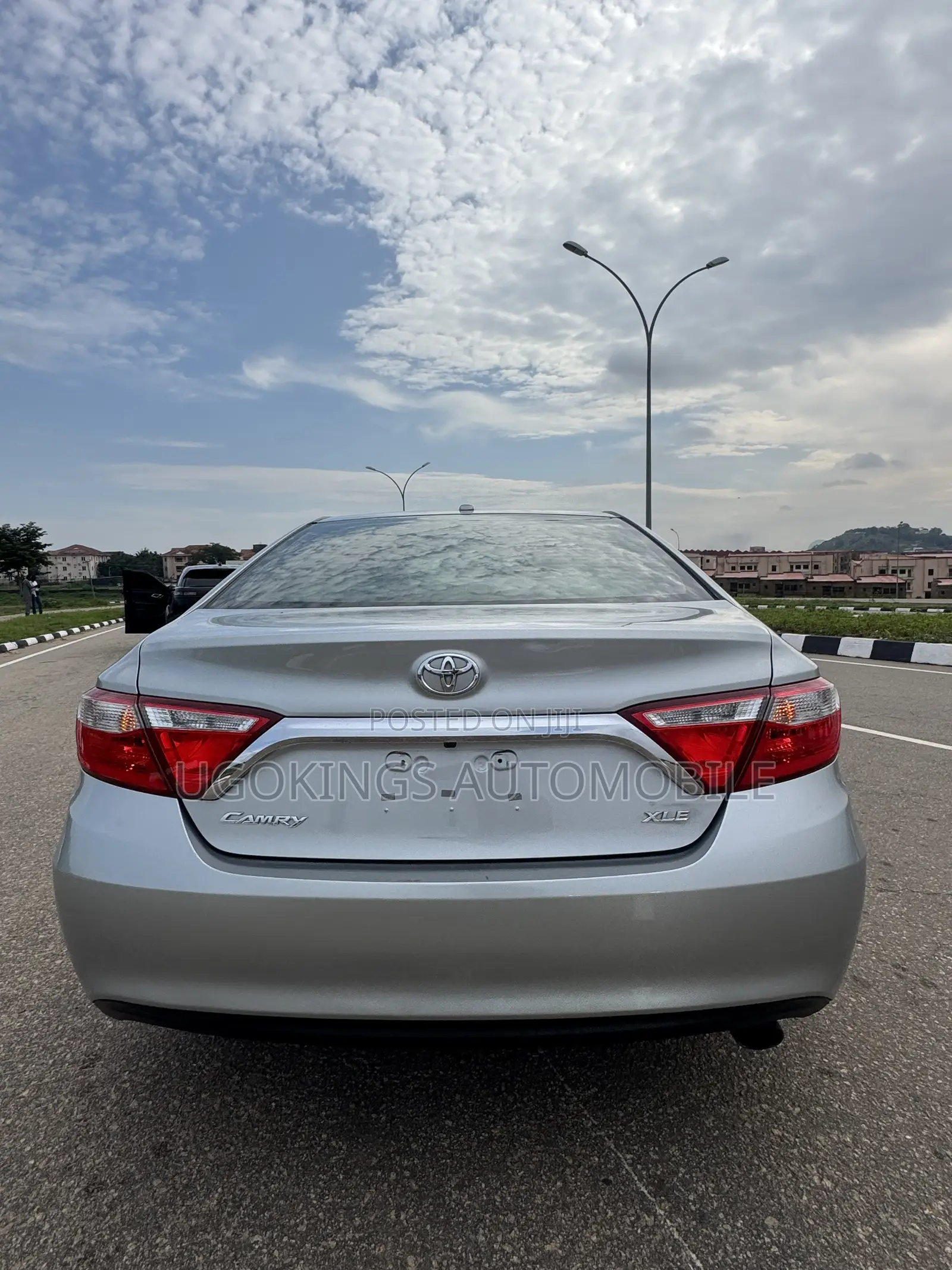 Toyota Camry XLE 4dr Sedan (2.5L 4cyl 6A) 2015 Silver