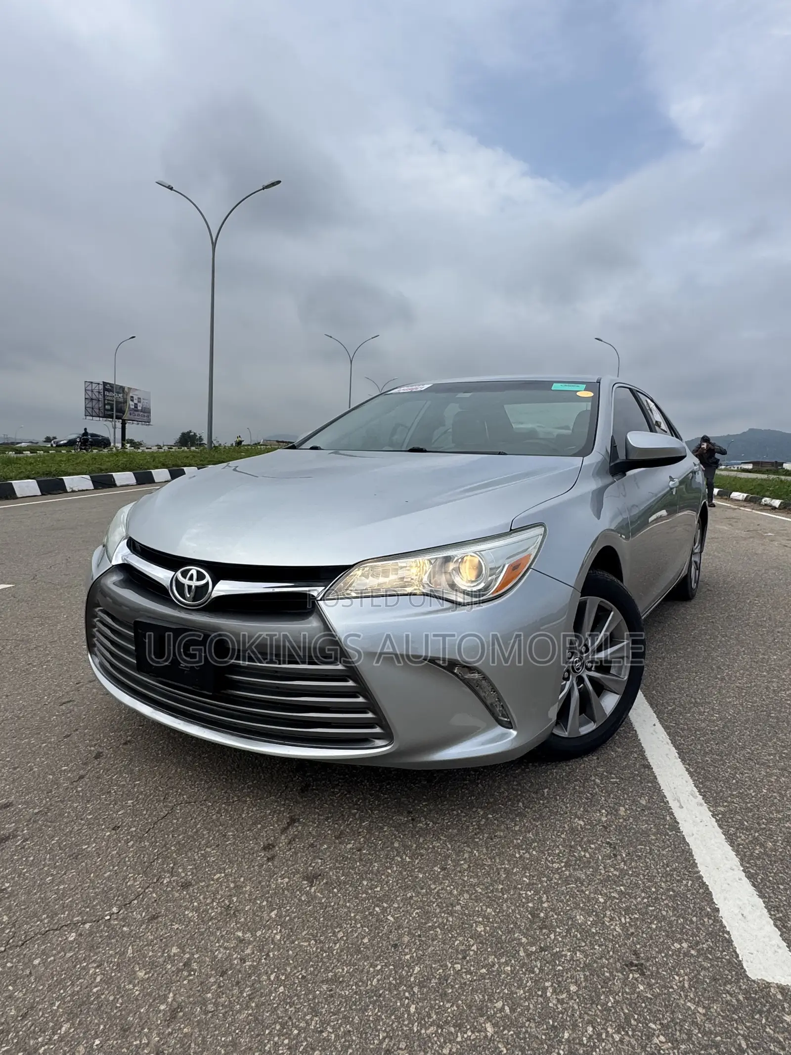 Toyota Camry XLE 4dr Sedan (2.5L 4cyl 6A) 2015 Silver