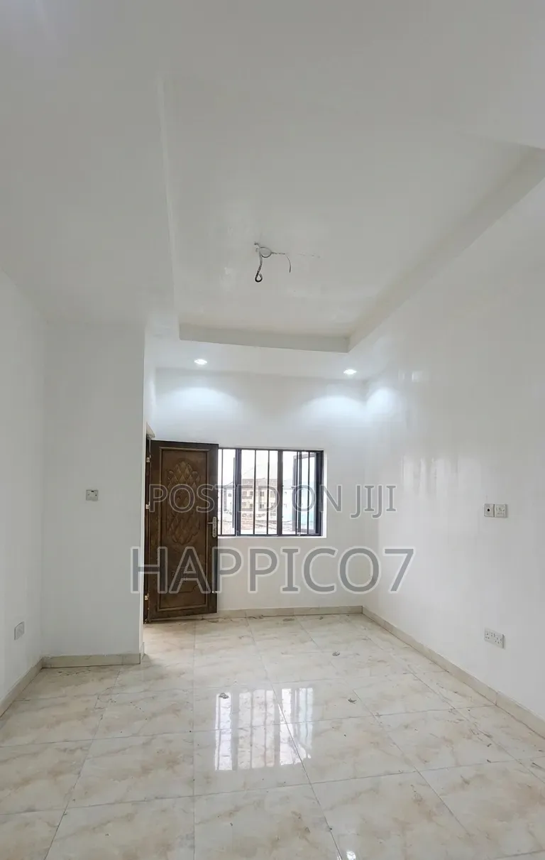 2bdrm Block of Flats in Sabo / Yaba for rent