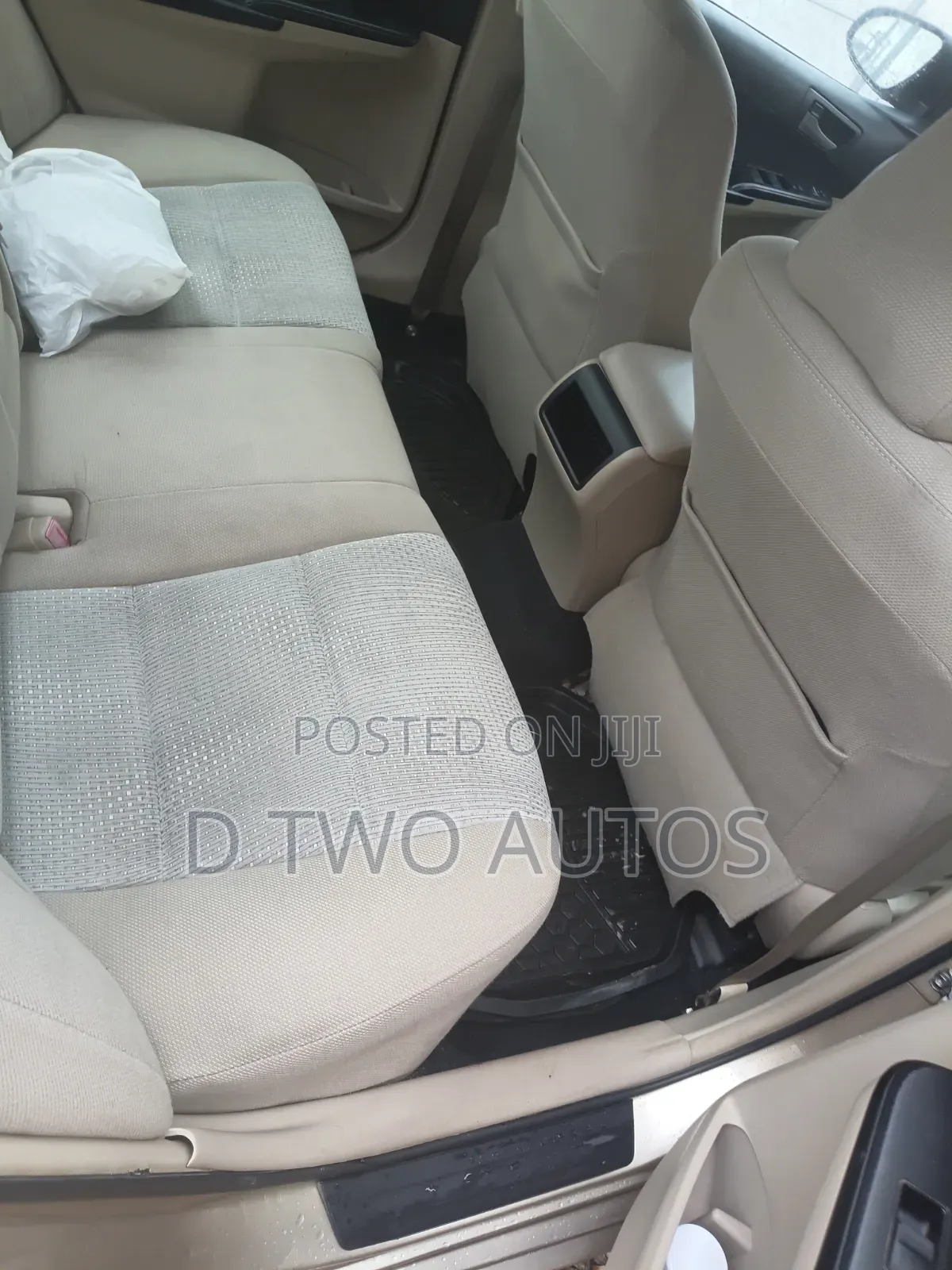 Toyota Camry LE 4dr Sedan (2.5L 4cyl 6A) 2012 Gold