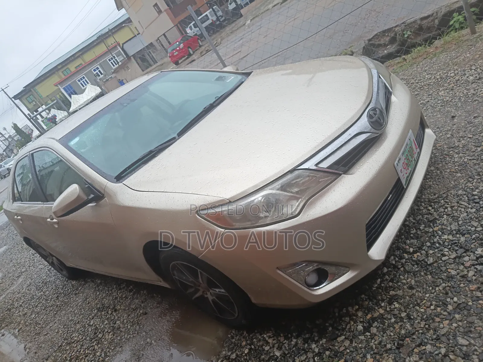 Toyota Camry LE 4dr Sedan (2.5L 4cyl 6A) 2012 Gold