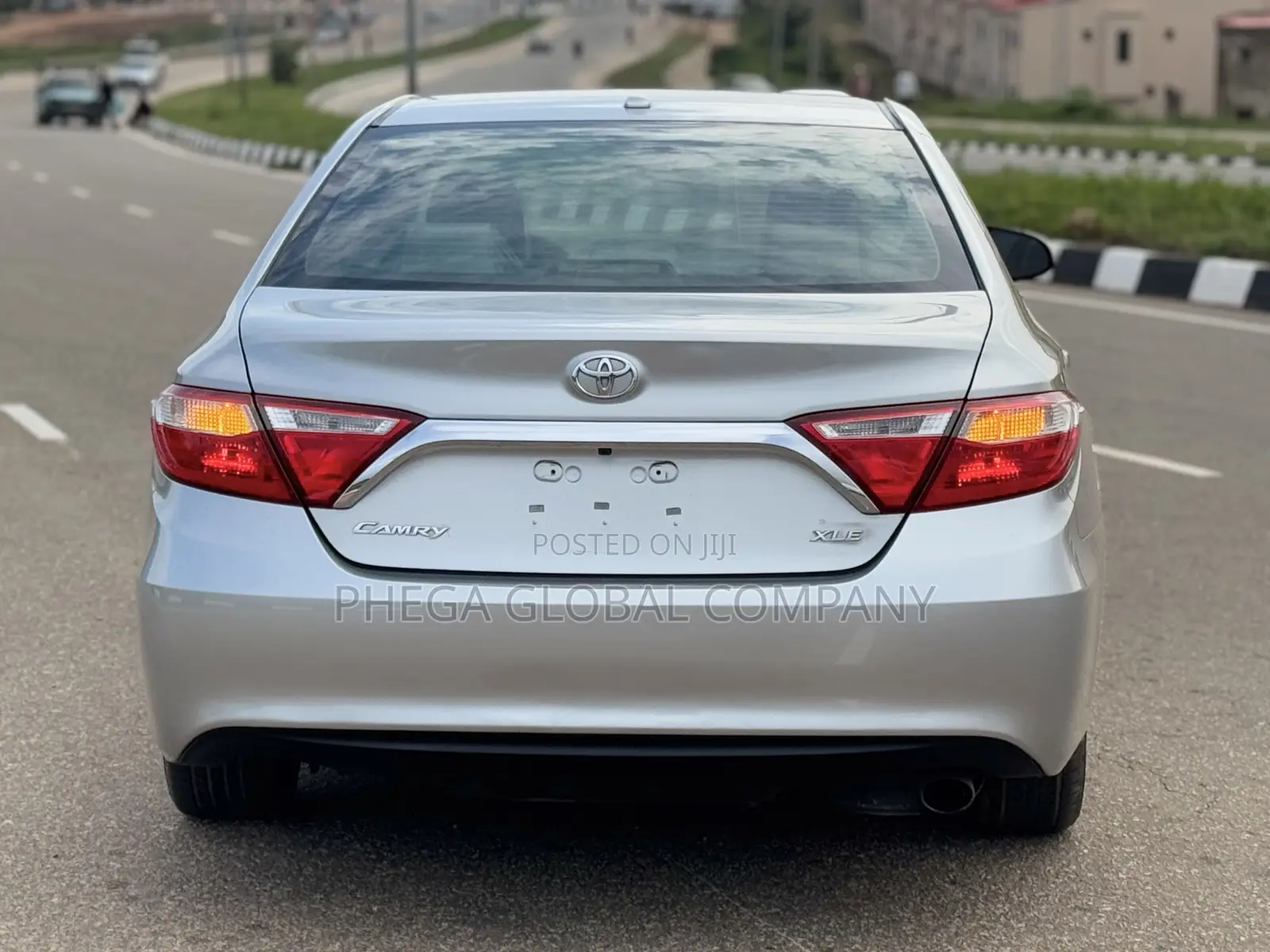 Toyota Camry XLE 4dr Sedan (2.5L 4cyl 6A) 2015 Silver