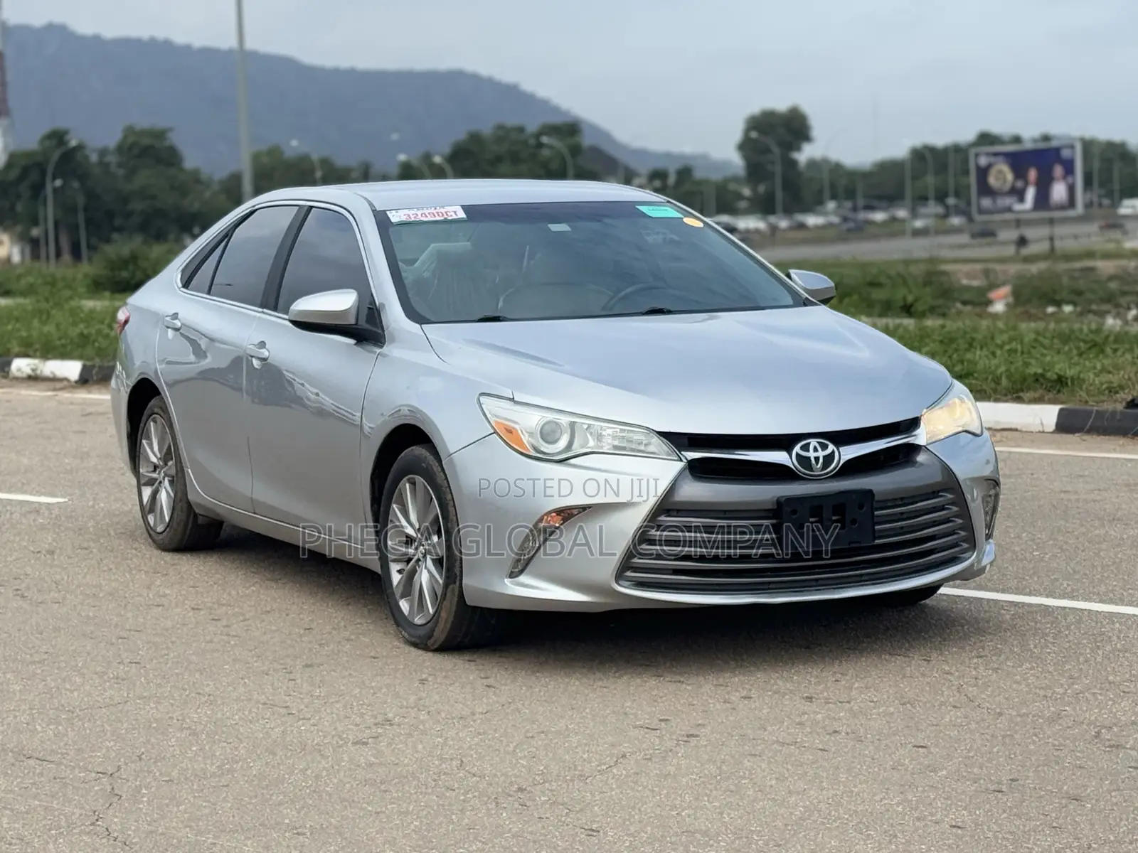 Toyota Camry XLE 4dr Sedan (2.5L 4cyl 6A) 2015 Silver