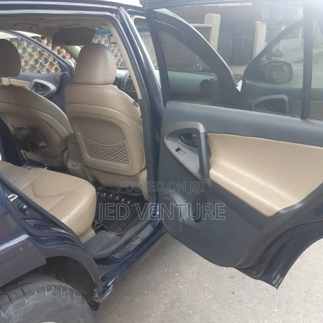Toyota RAV4 2010 Blue