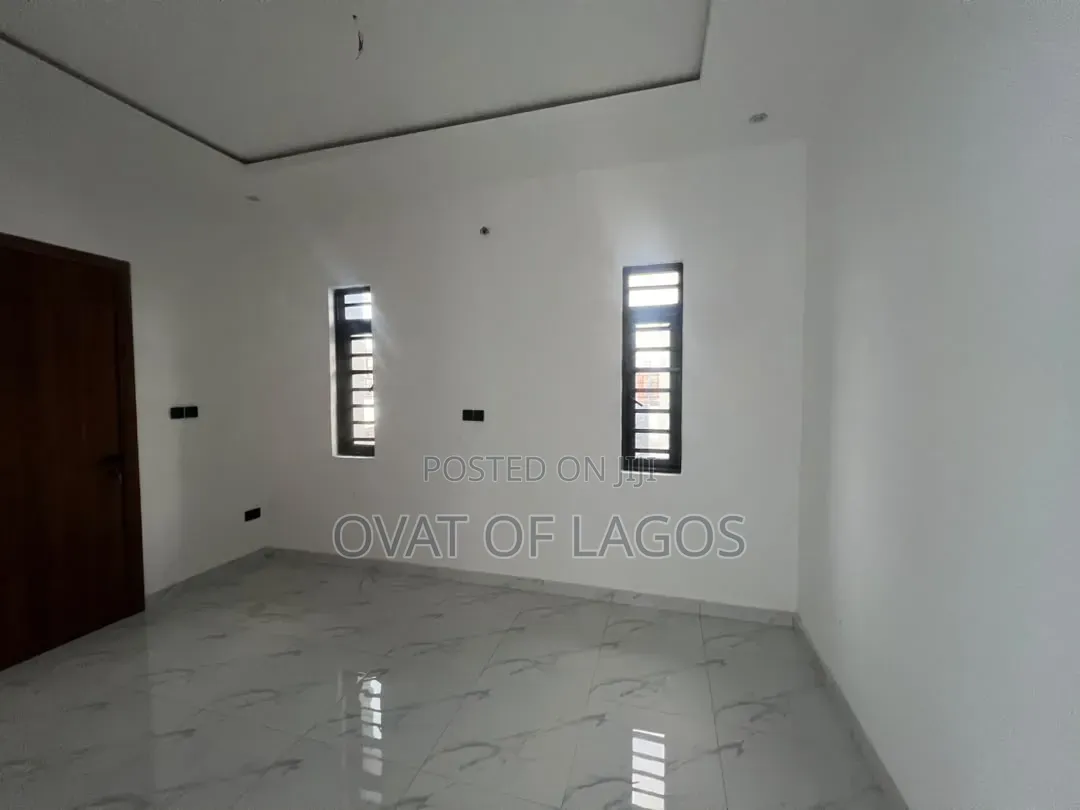 2bdrm Apartment in Lekki Scheme 2 for sale