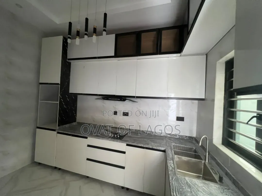 2bdrm Apartment in Lekki Scheme 2 for sale
