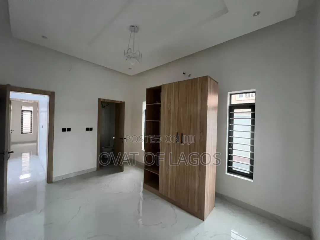 2bdrm Apartment in Lekki Scheme 2 for sale
