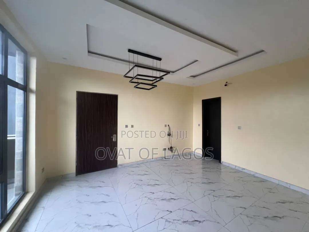1bdrm Apartment in Lekki Scheme 2 for sale