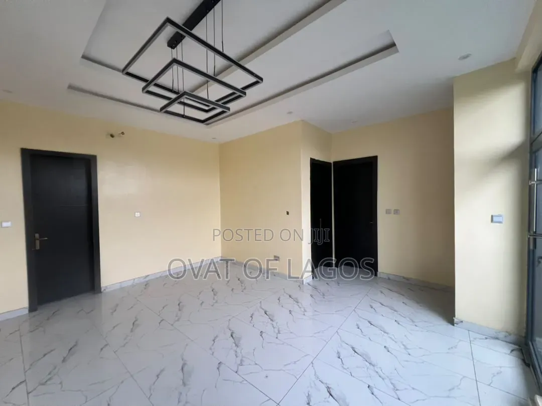1bdrm Apartment in Lekki Scheme 2 for sale