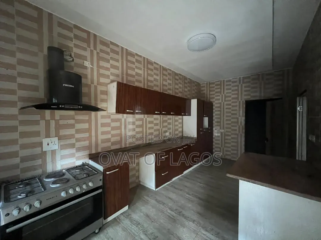 4bdrm Duplex in Ikota Lekki Lagos for rent