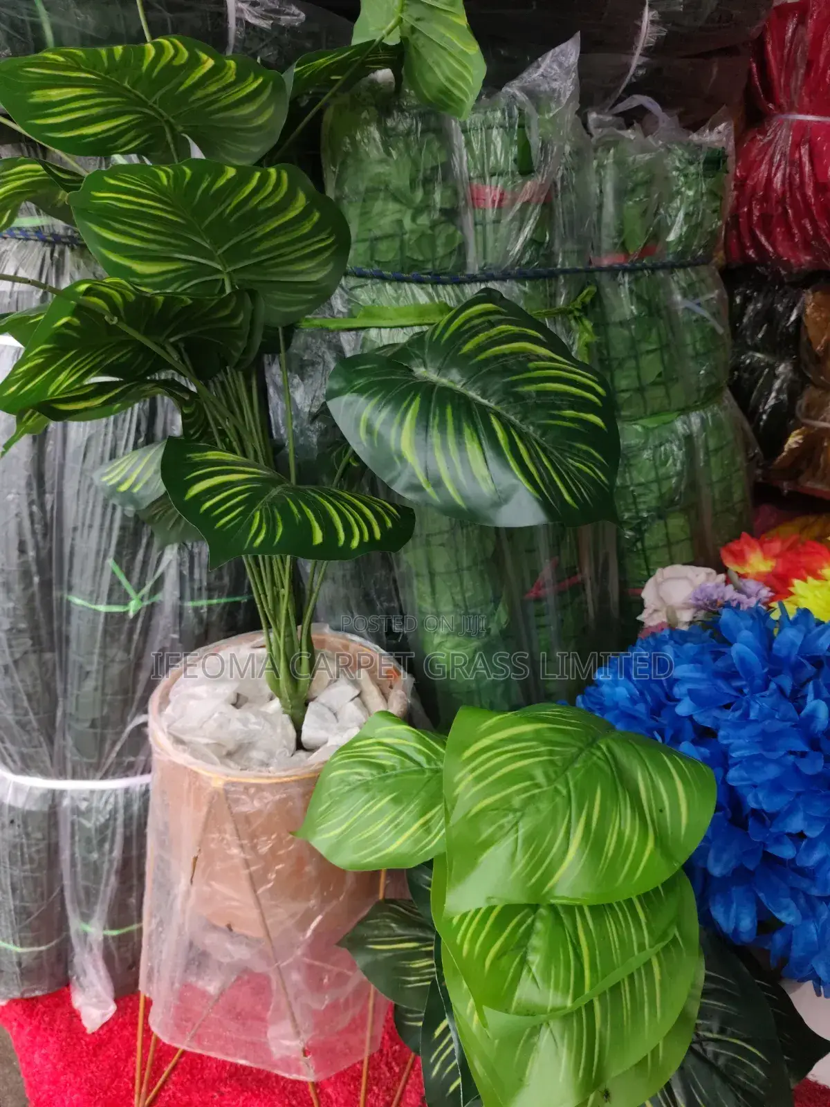 Artificial Flowers and Vase Set Available in Bulk.