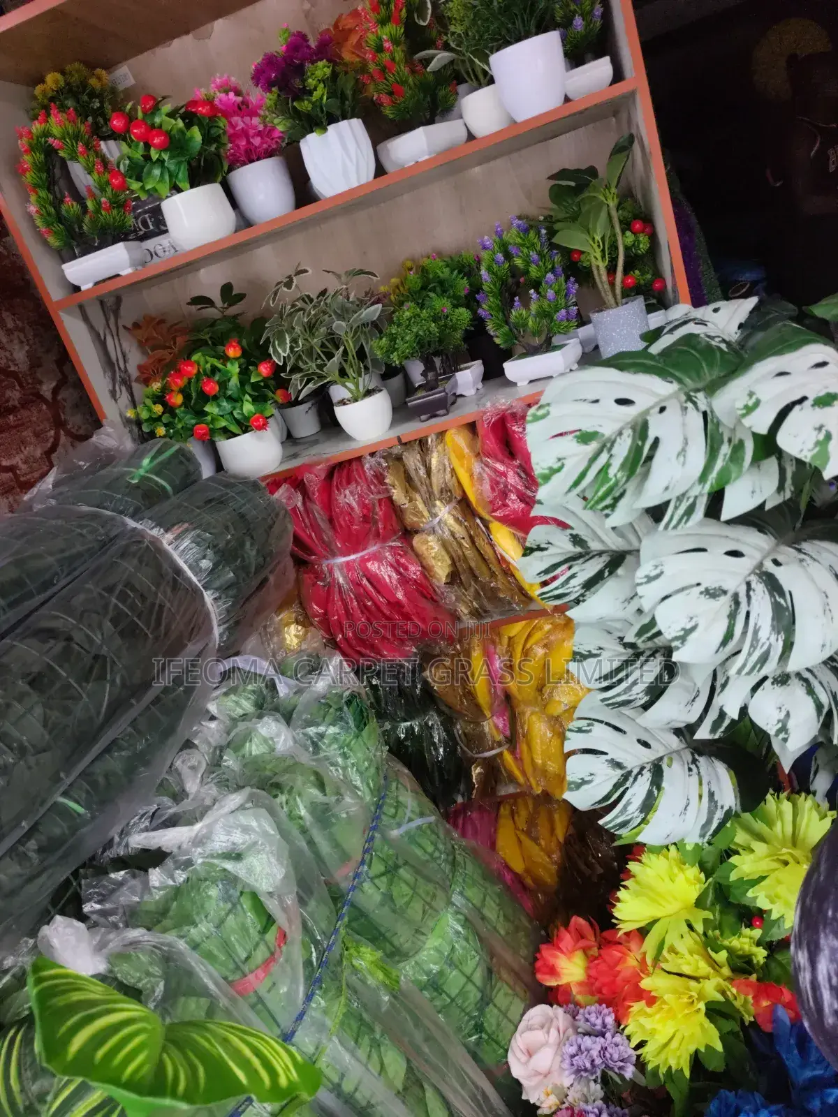 Artificial Flowers and Vase Set Available in Bulk.