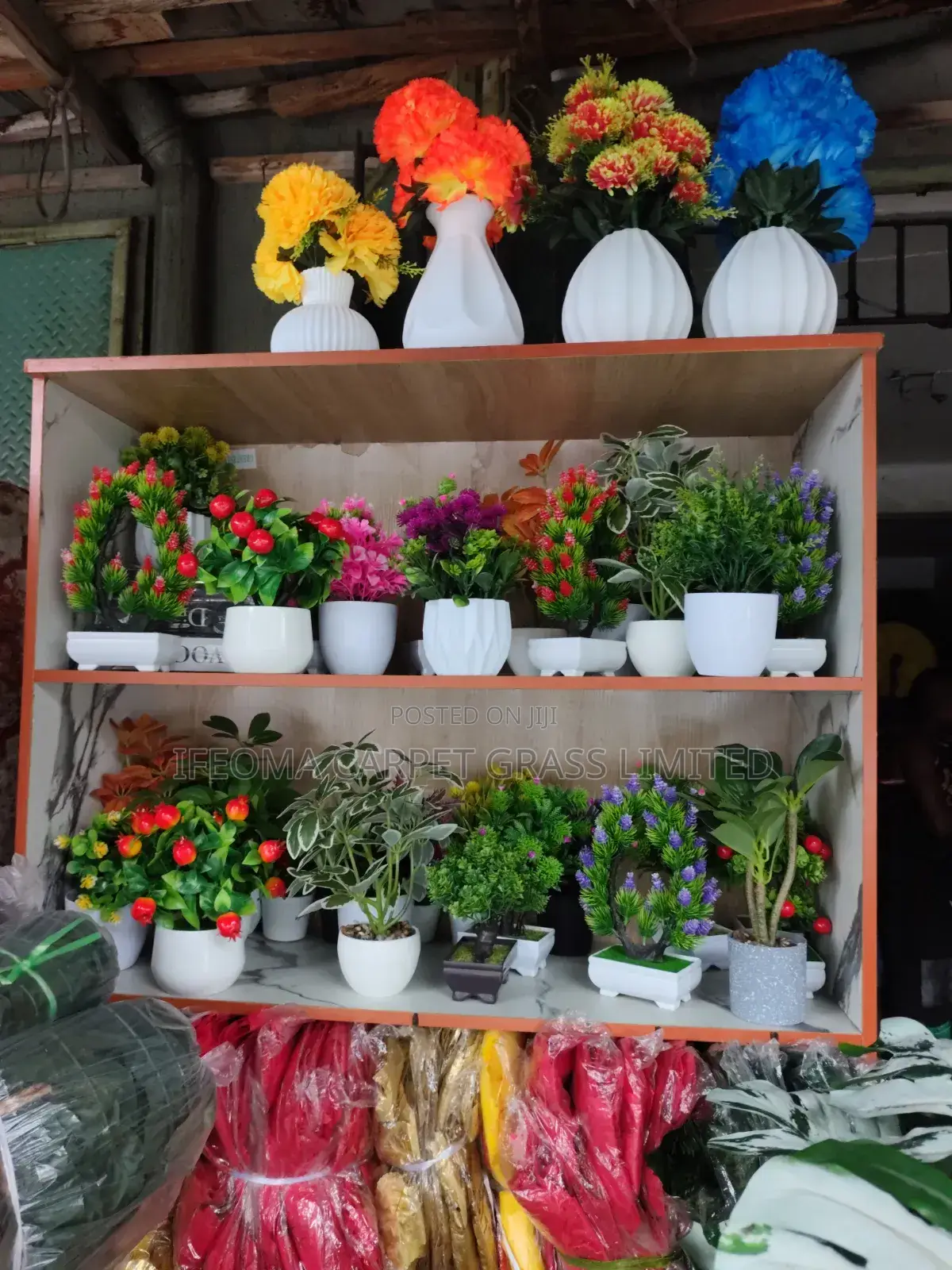 Artificial Flowers and Vase Set Available in Bulk.