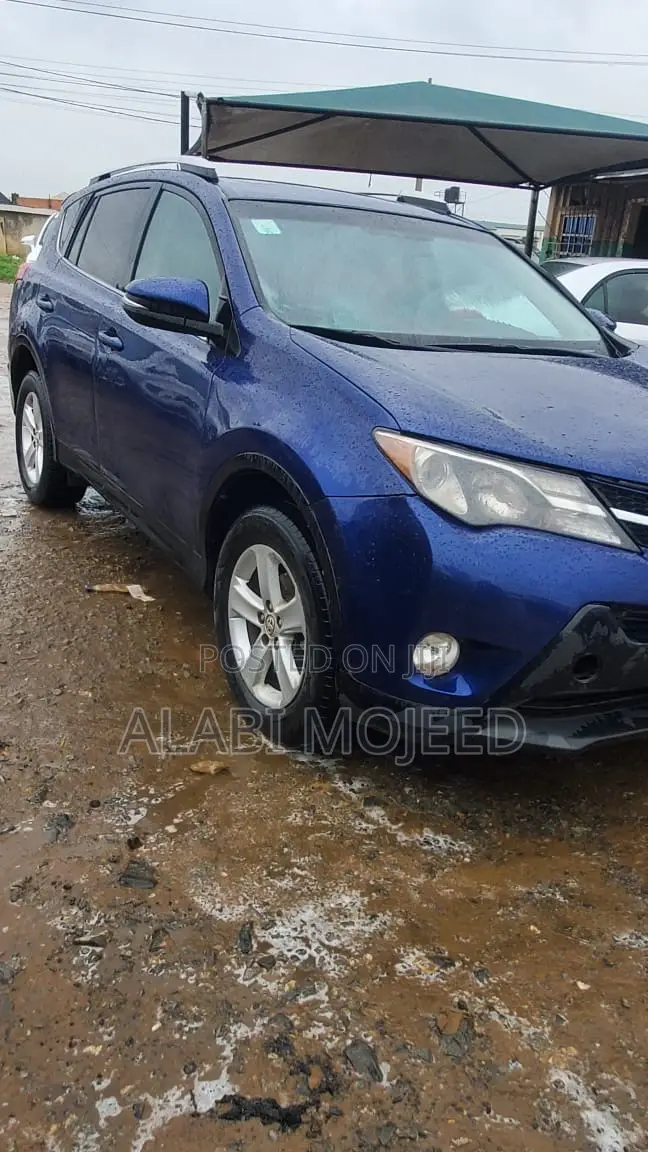 Toyota RAV4 LE AWD (2.5L 4cyl 6A) 2016 Blue