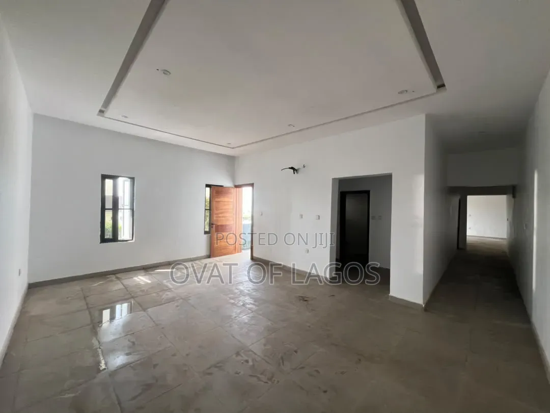 3bdrm Apartment in Lekki Scheme 2 for sale
