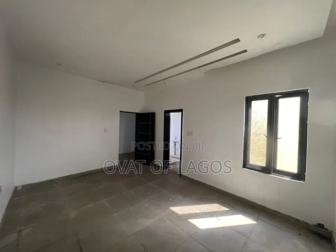 3bdrm Apartment in Lekki Scheme 2 for sale