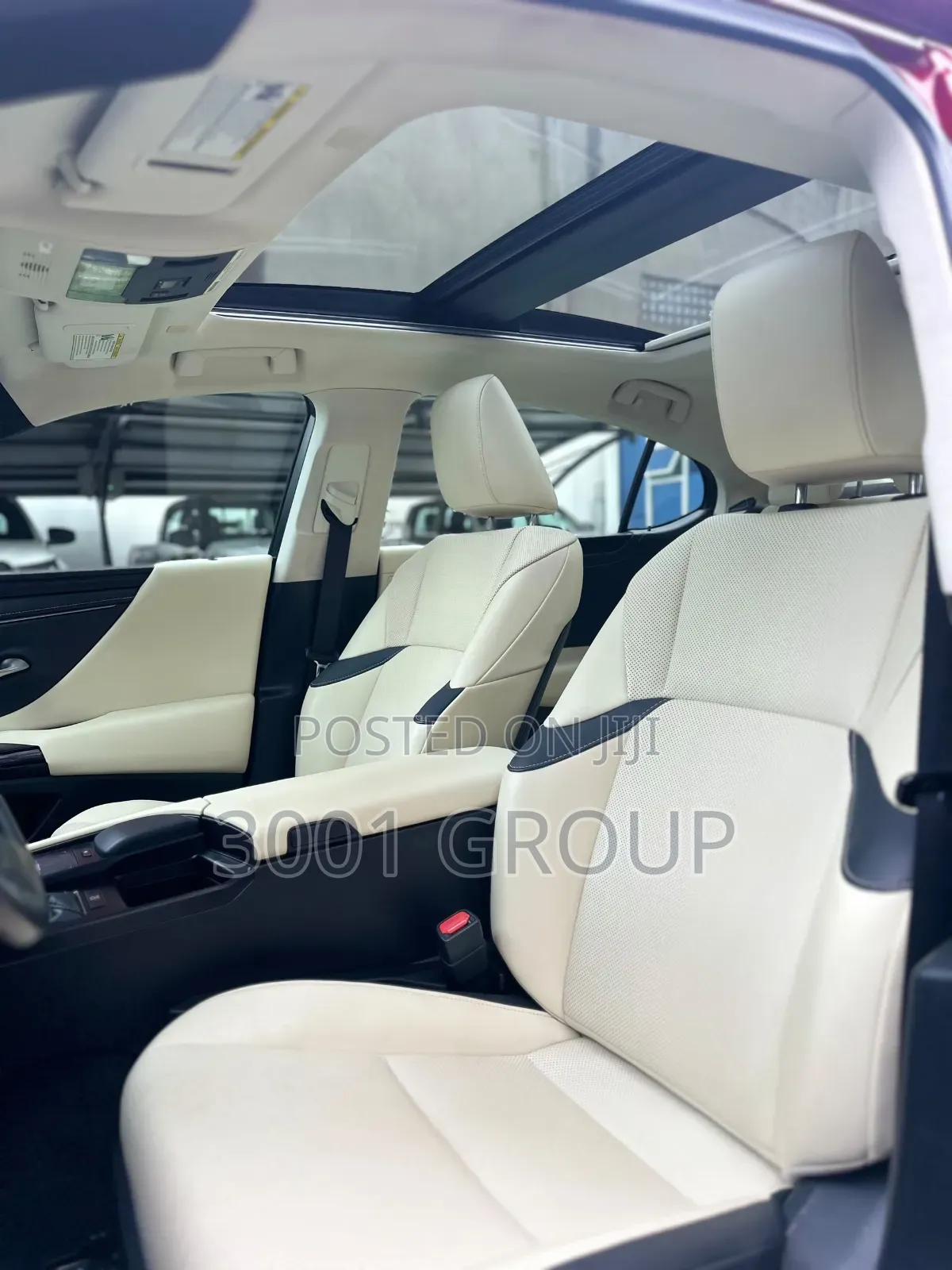 Lexus ES 2022 Red