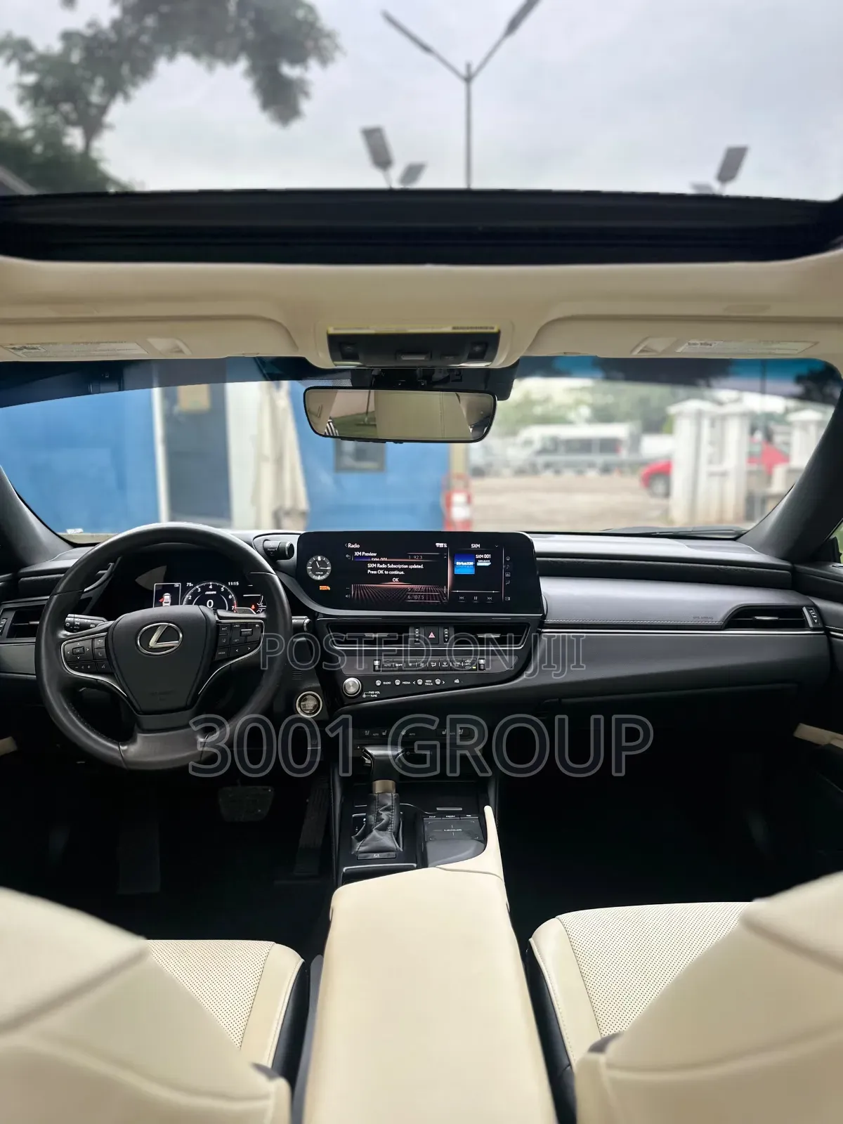 Lexus ES 2022 Red