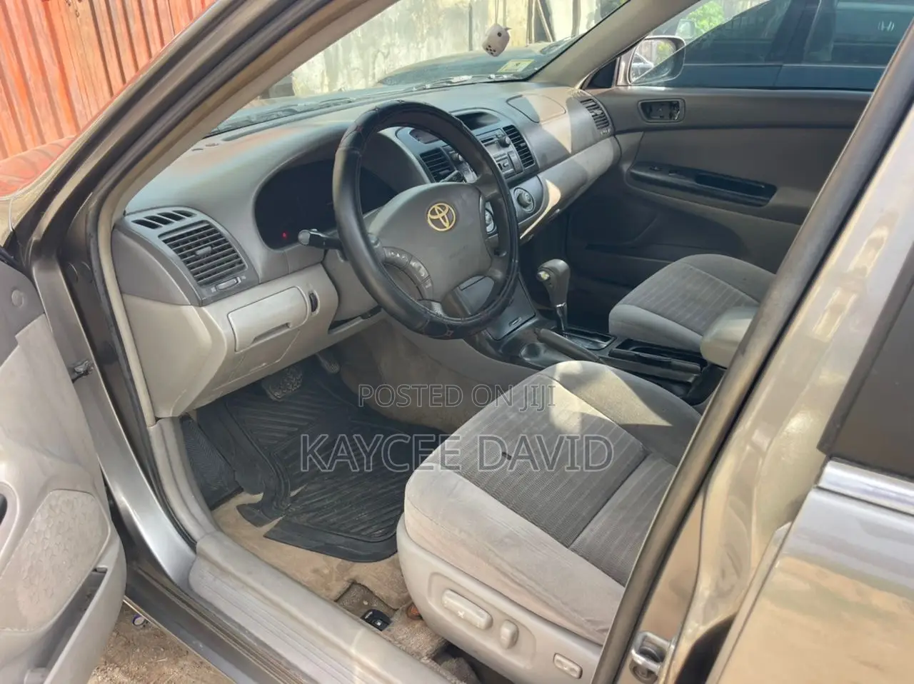 Toyota Camry LE 4dr Sedan (2.4L 4cyl 5A) 2005 Gray