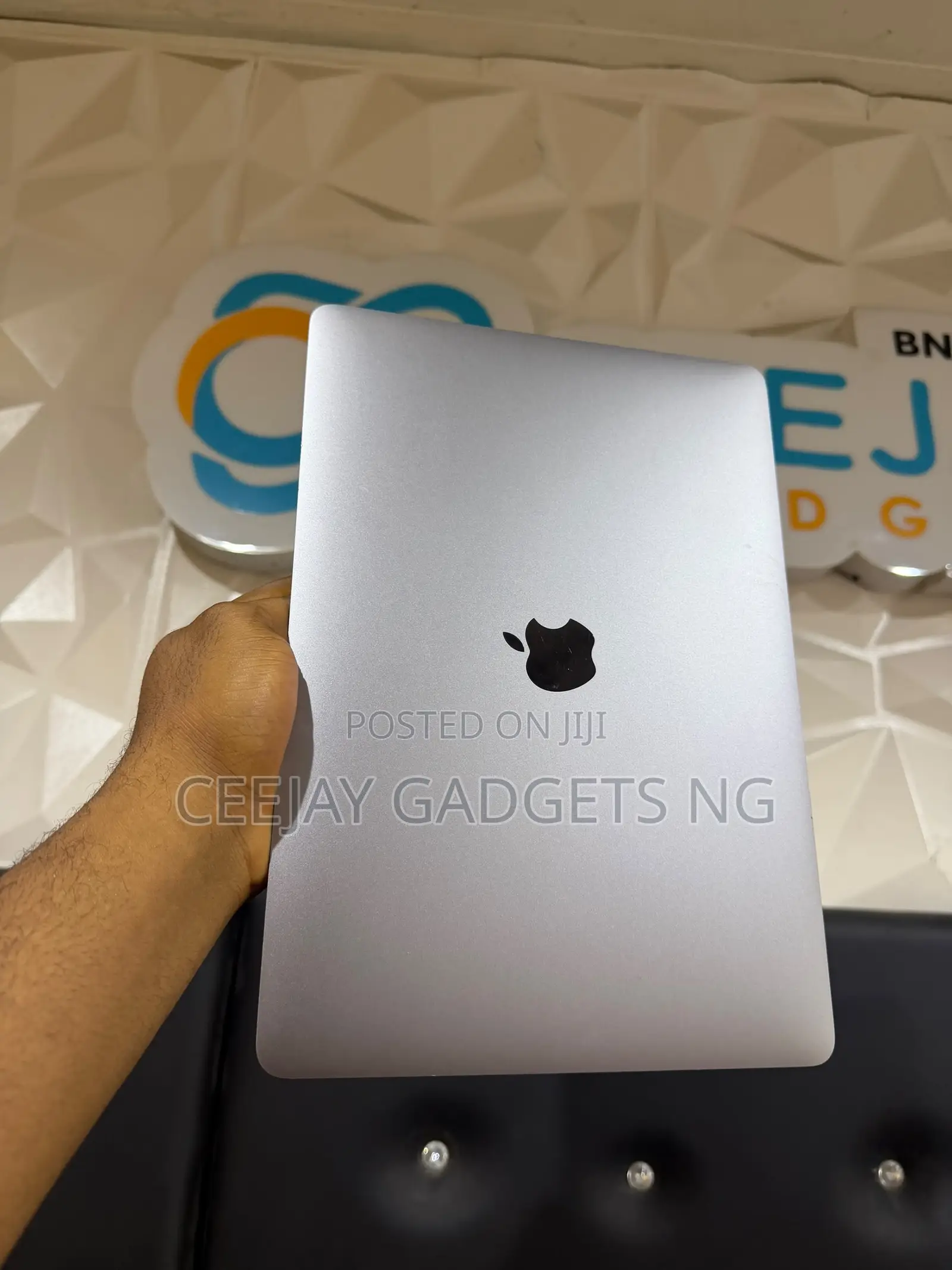 Laptop Apple MacBook Pro 2022 M2 16GB Apple M2 SSD 512GB