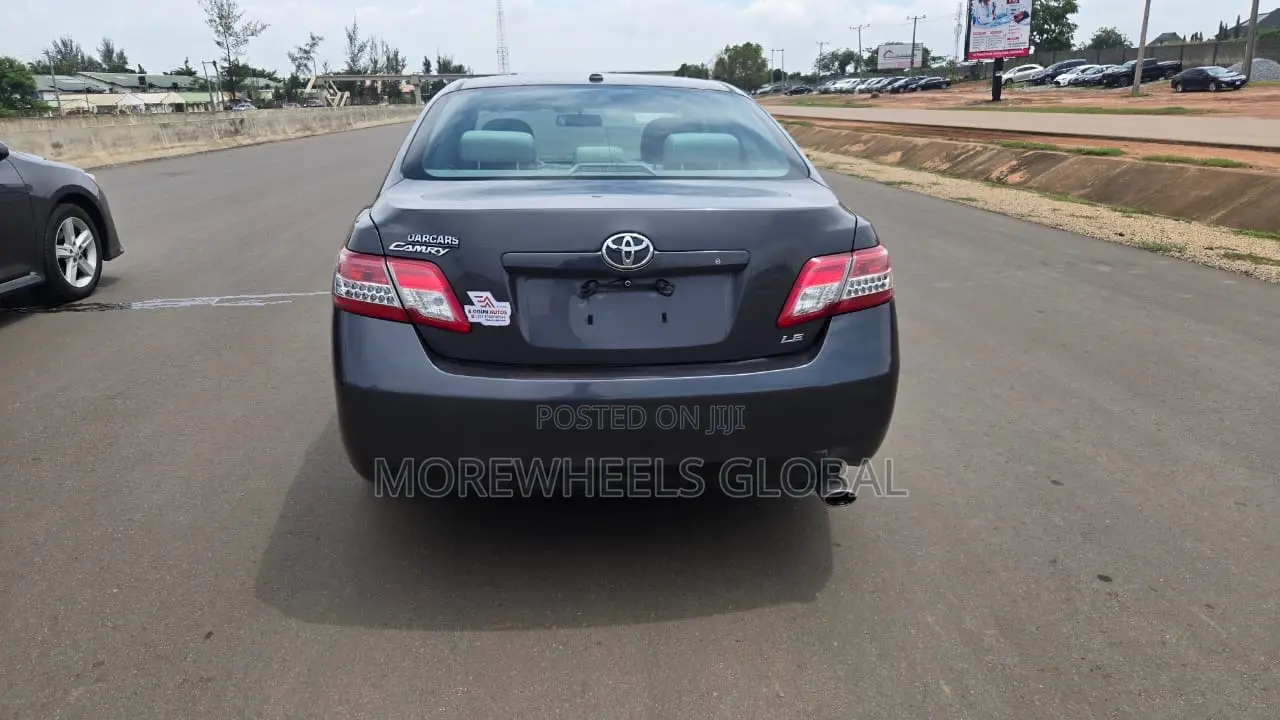 Toyota Camry 2011 Gray