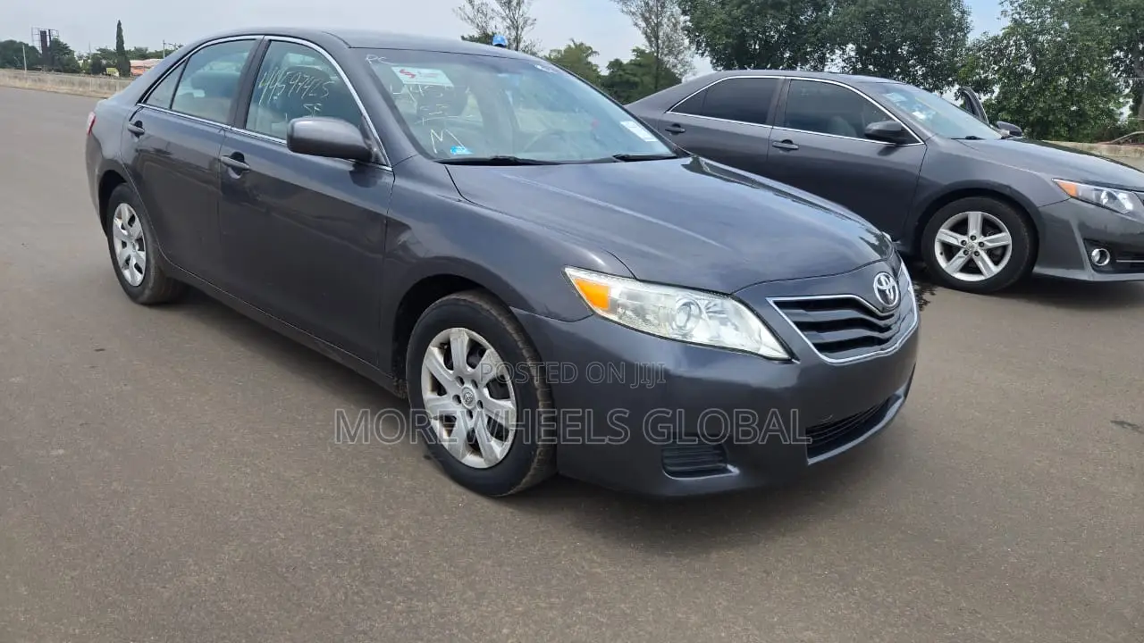 Toyota Camry 2011 Gray