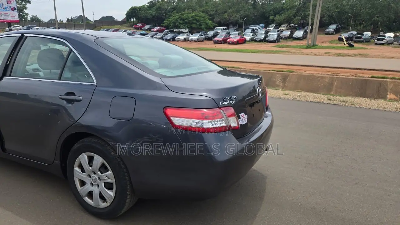 Toyota Camry 2011 Gray