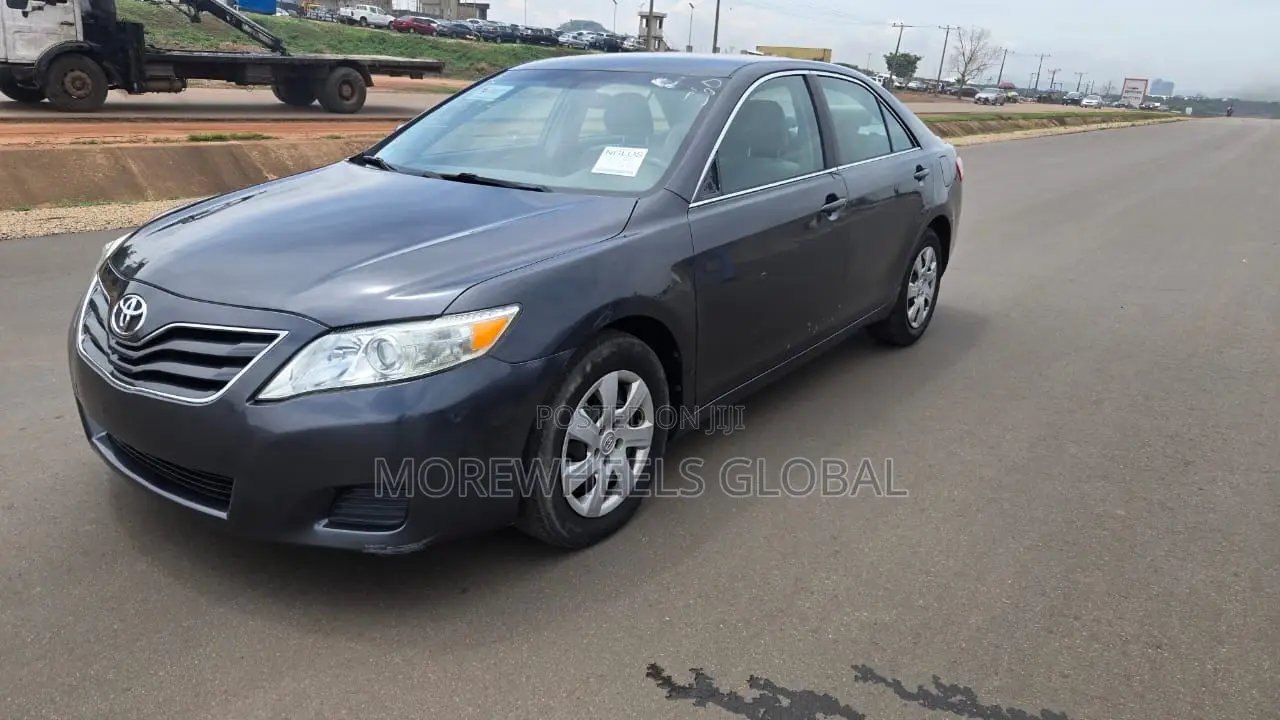 Toyota Camry 2011 Gray