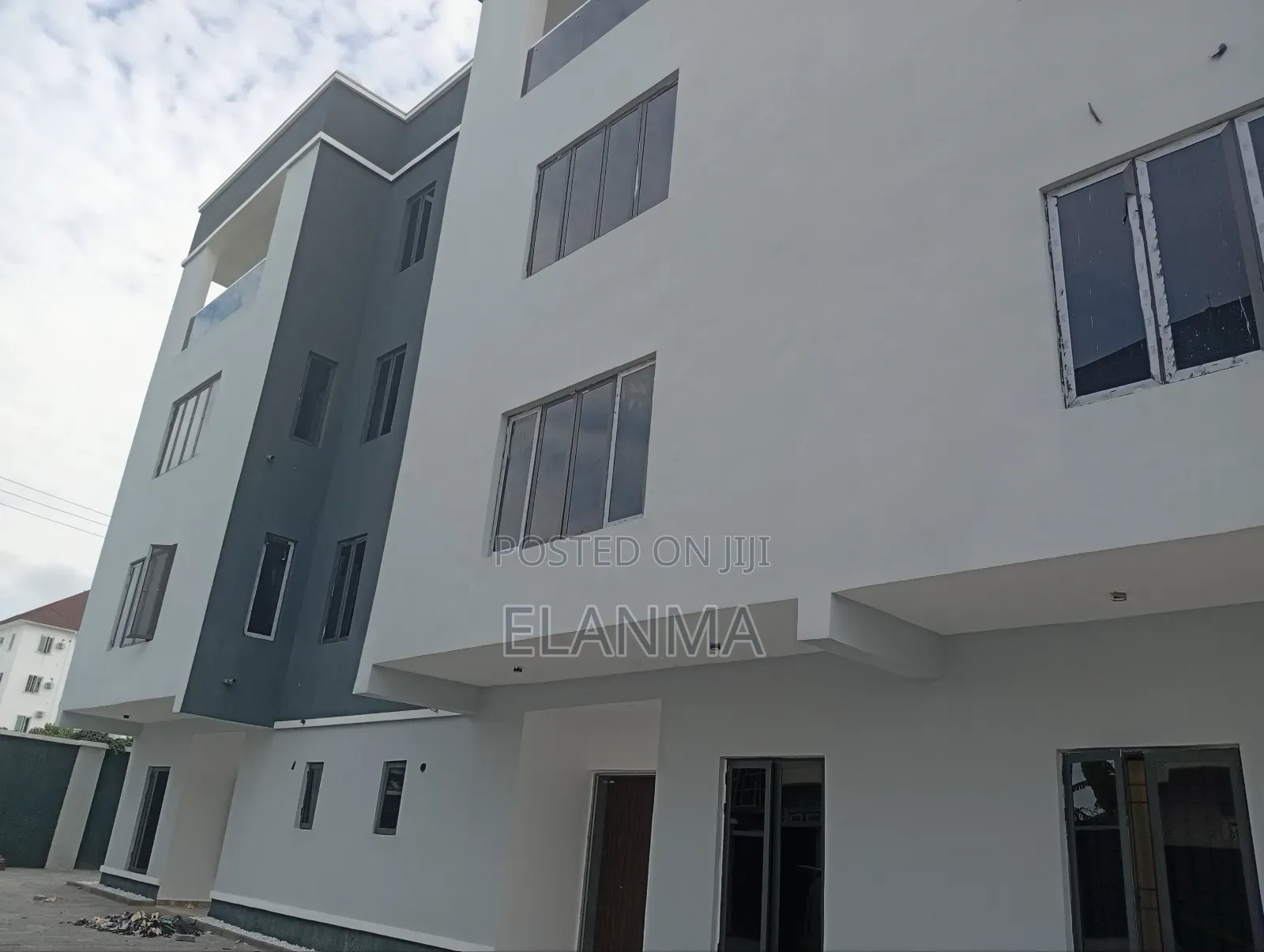 5bdrm Duplex in Jahi for sale