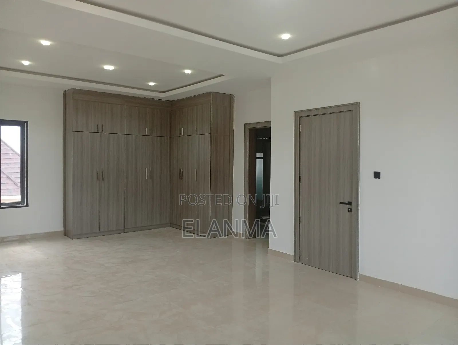 5bdrm Duplex in Jahi for sale