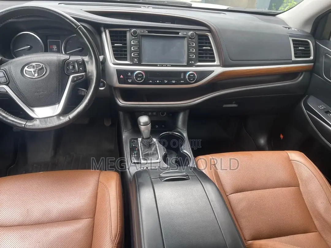 Toyota Highlander Limited Platinum 4x2 V6 (3.5L 6cyl 8A) 2017 White