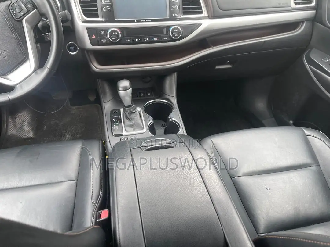 Toyota Highlander XLE V6 4x2 (3.5L 6cyl 6A) 2016 Gray