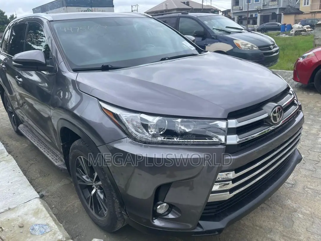 Toyota Highlander XLE V6 4x2 (3.5L 6cyl 6A) 2016 Gray