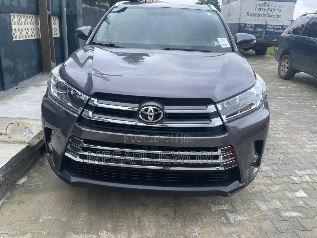 Toyota Highlander XLE V6 4x2 (3.5L 6cyl 6A) 2016 Gray