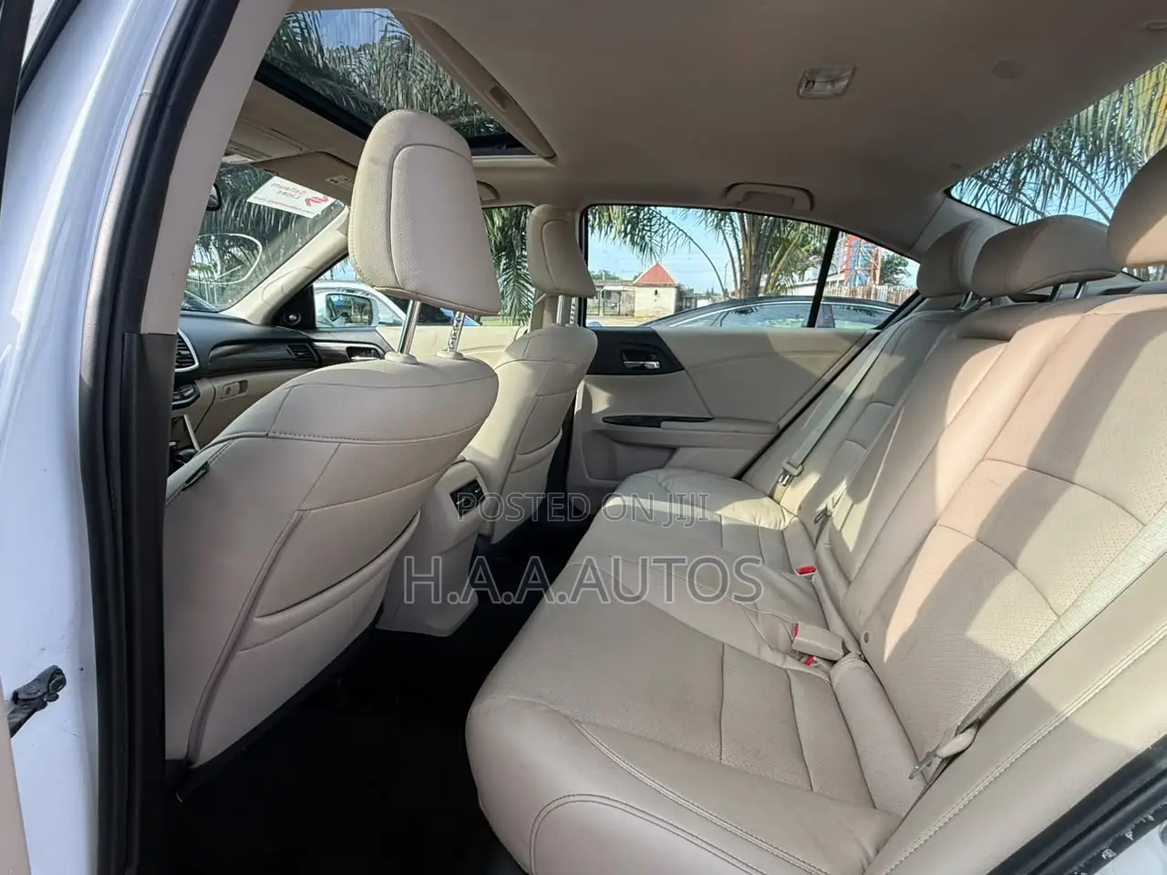 Honda Accord Touring 4dr Sedan FWD (3.5L 6cyl 6A) 2016 White