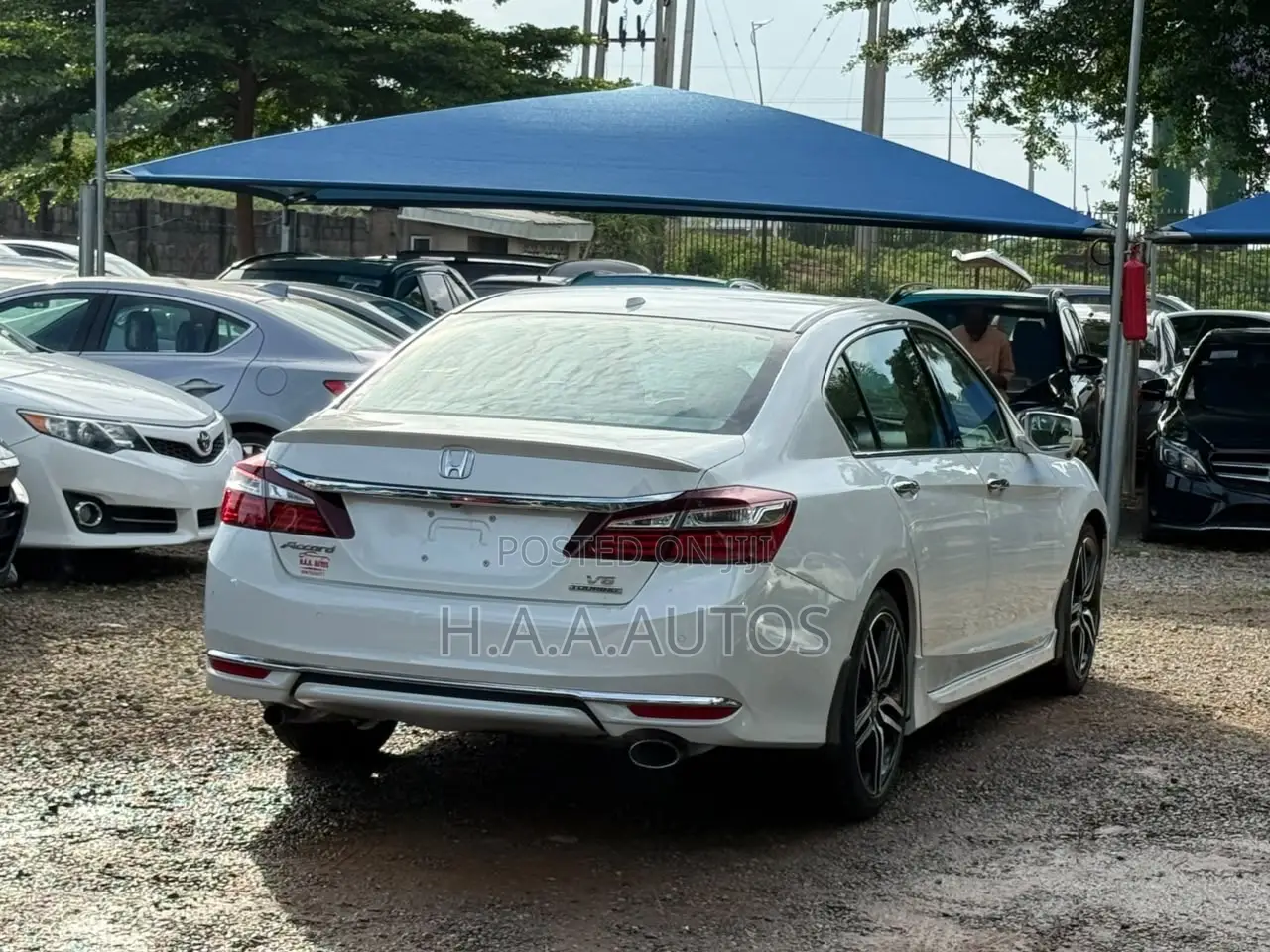 Honda Accord Touring 4dr Sedan FWD (3.5L 6cyl 6A) 2016 White