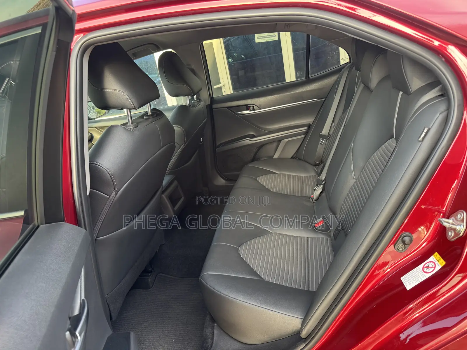 Toyota Camry SE FWD (2.5L 4cyl 8AM) 2018 Red