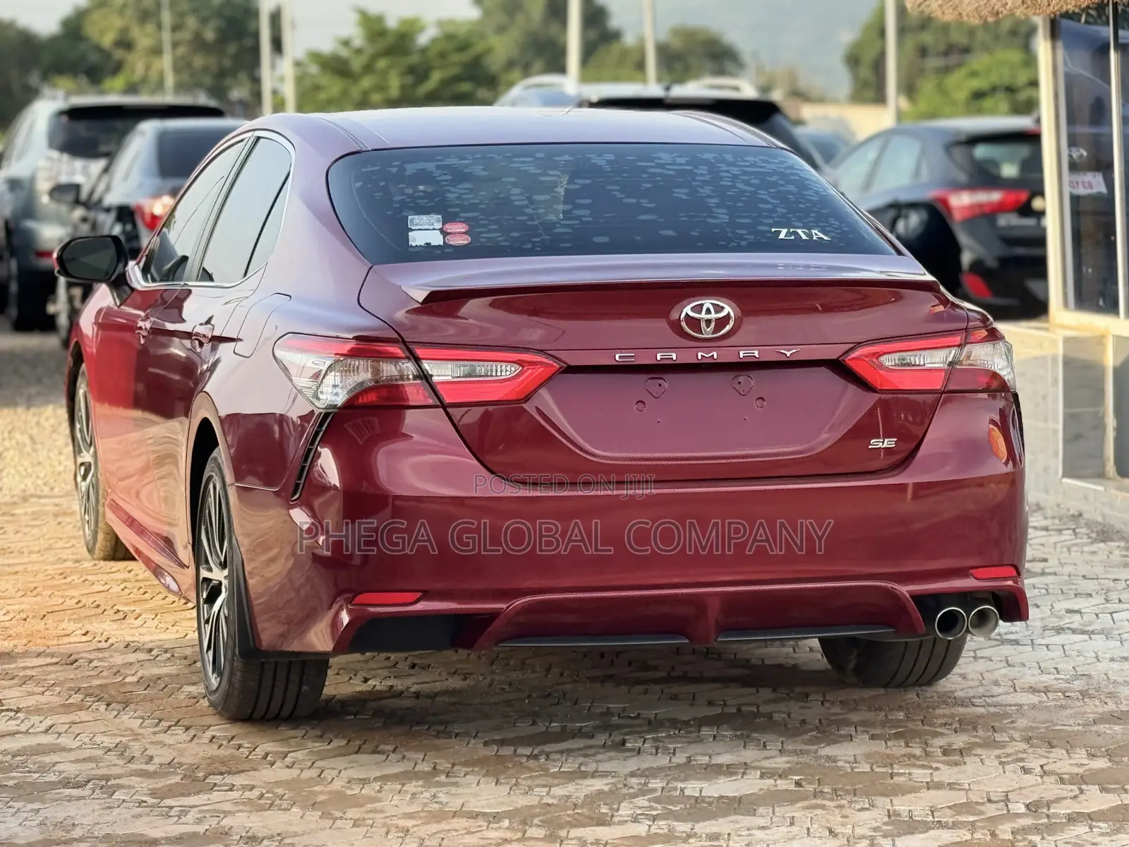 Toyota Camry SE FWD (2.5L 4cyl 8AM) 2018 Red