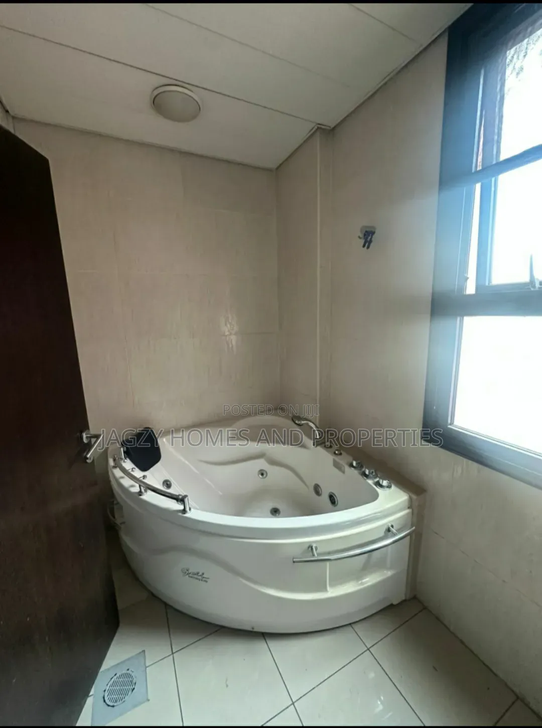 4bdrm Penthouse in Ocean Parade Estate, Banana Island for rent