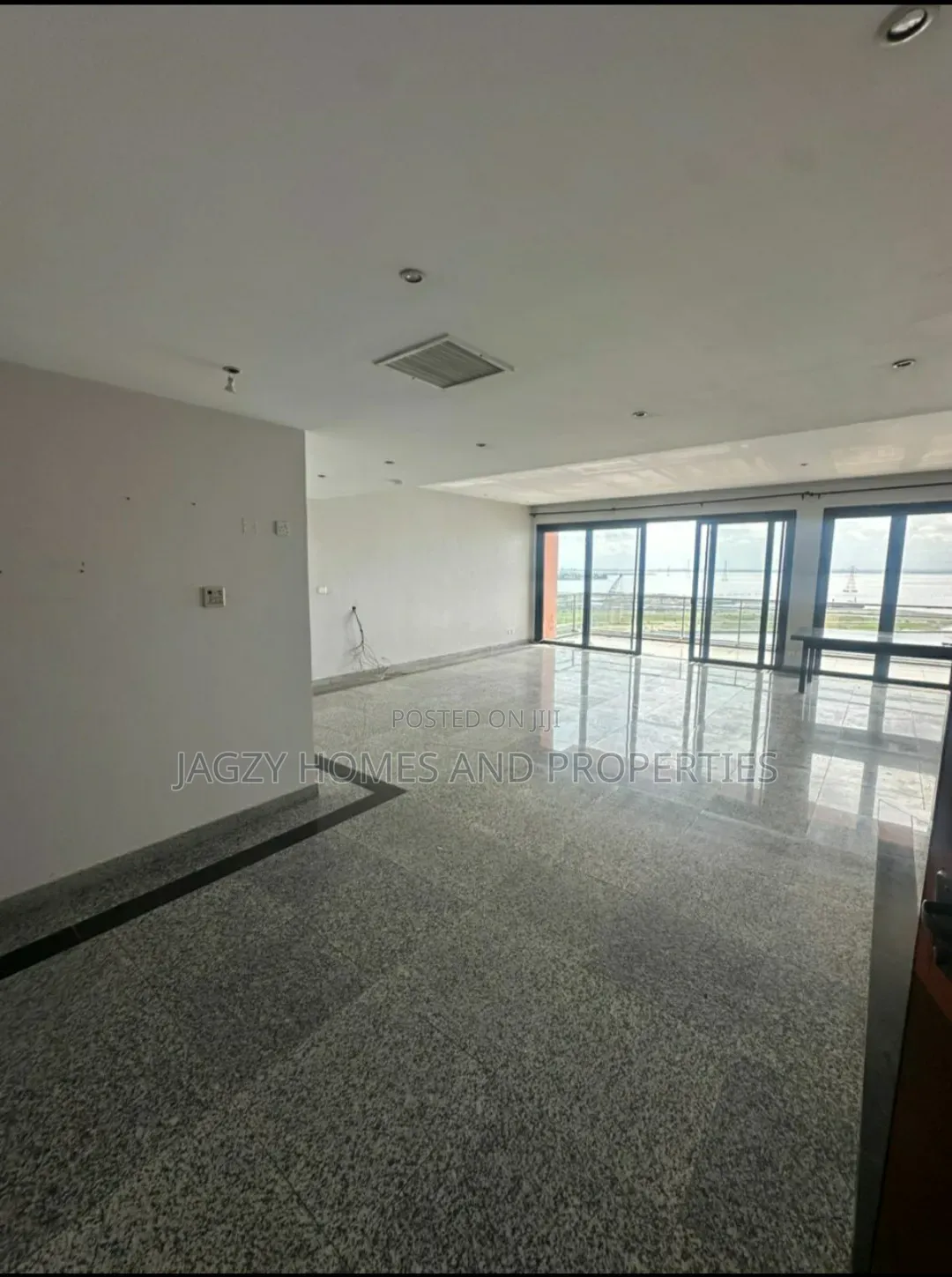 4bdrm Penthouse in Ocean Parade Estate, Banana Island for rent