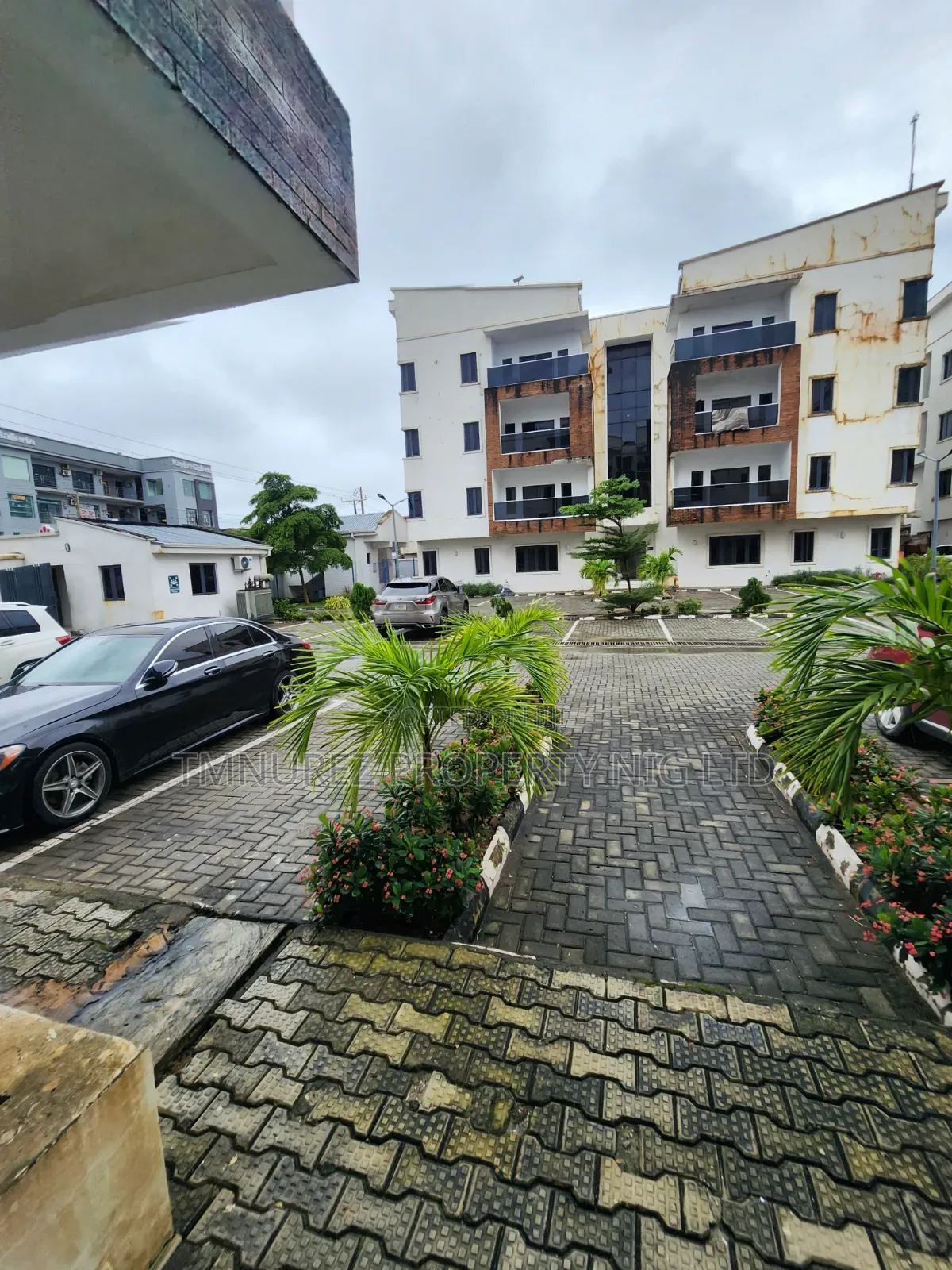 3bdrm Apartment in Chevron for rent
