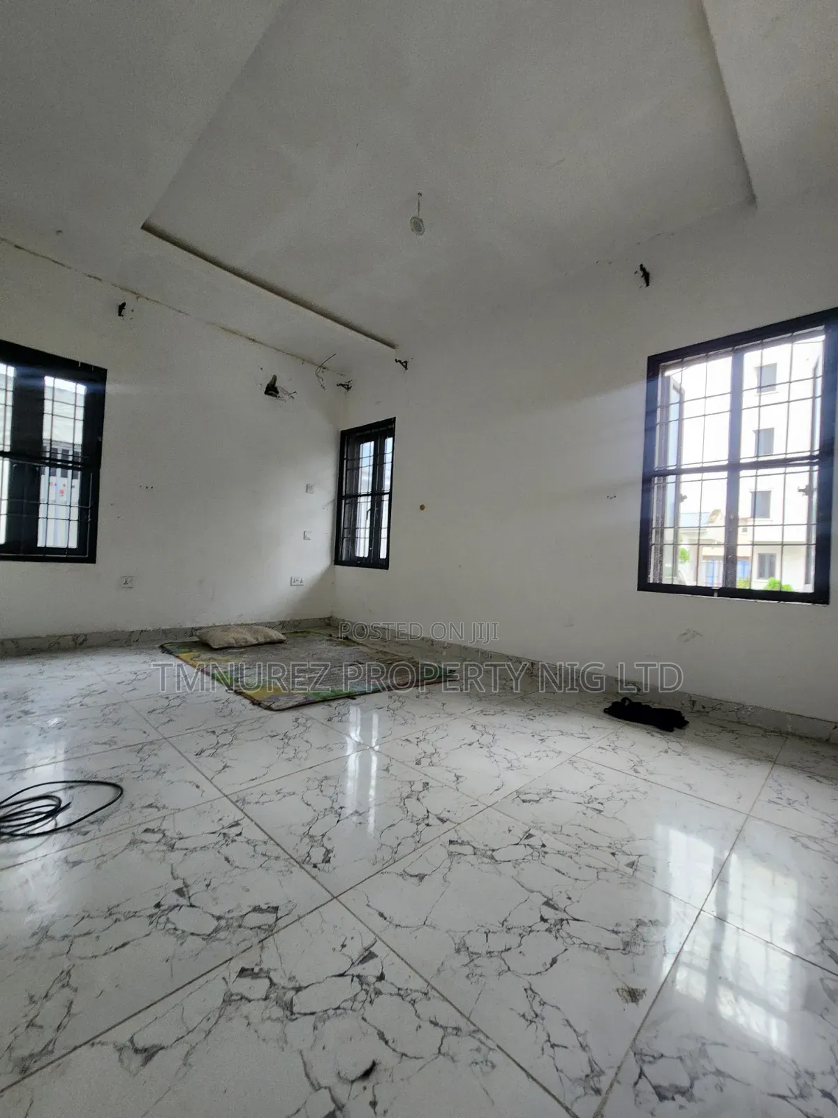 3bdrm Apartment in Chevron for rent