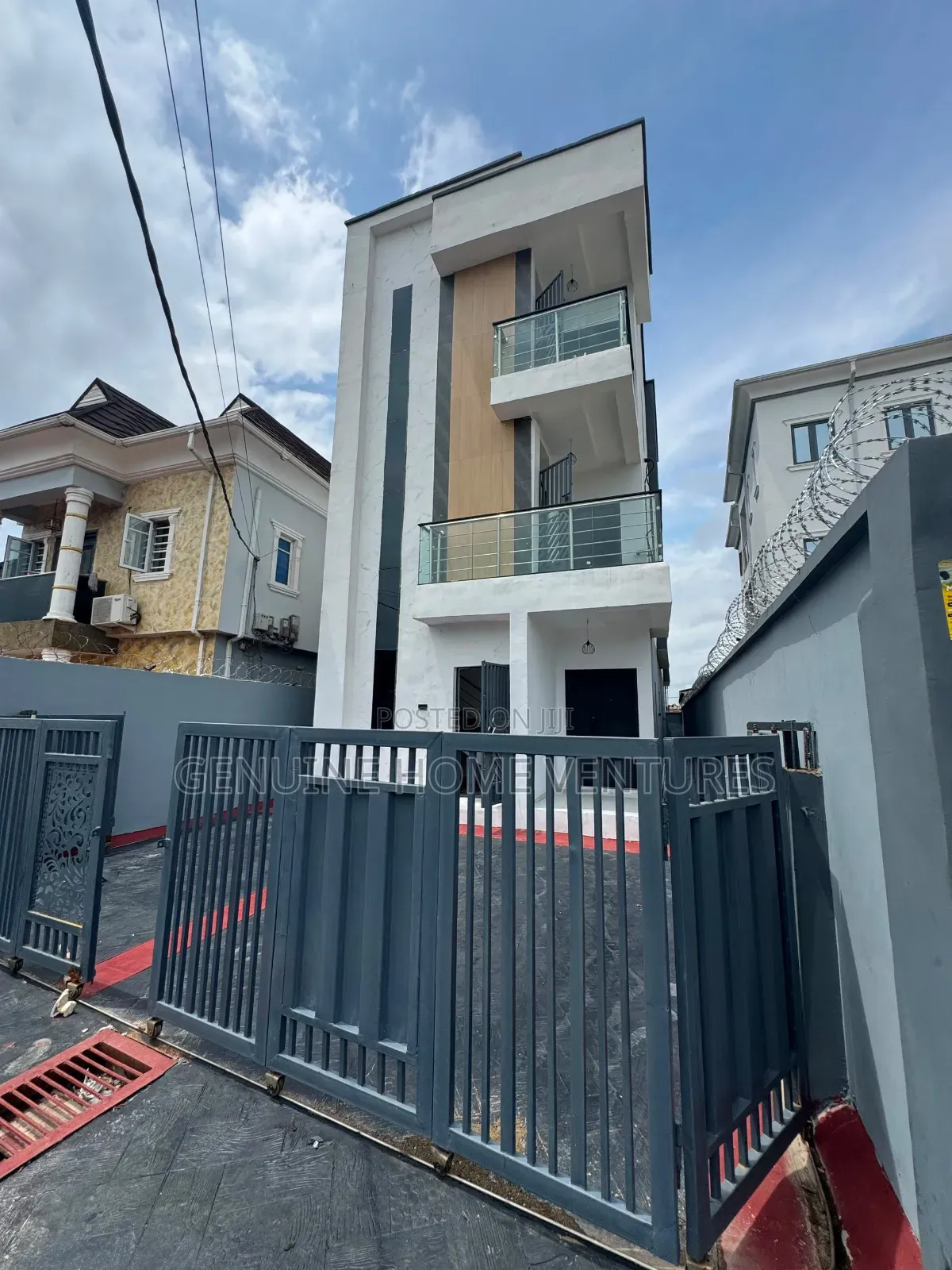 3bdrm Apartment in New Garage / Gbagada for sale