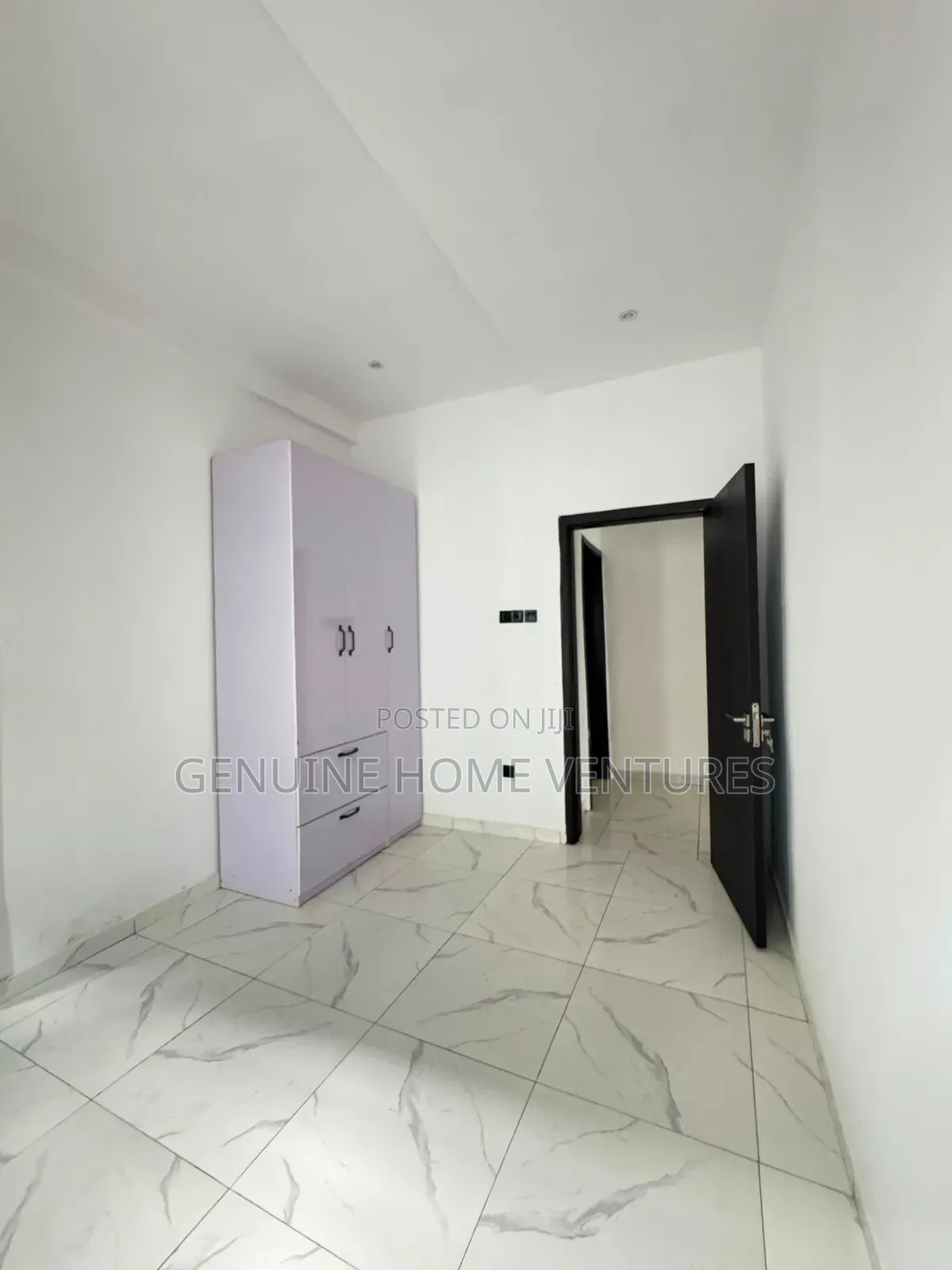 3bdrm Apartment in New Garage / Gbagada for sale