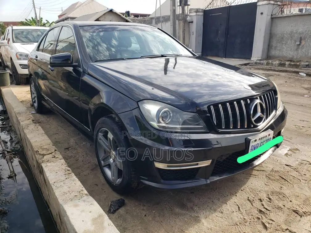 Mercedes-Benz C300 2012 Black
