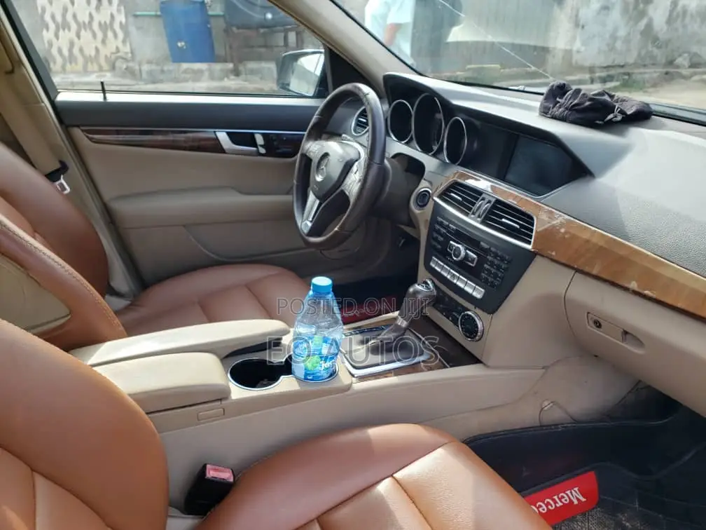 Mercedes-Benz C300 2012 Black
